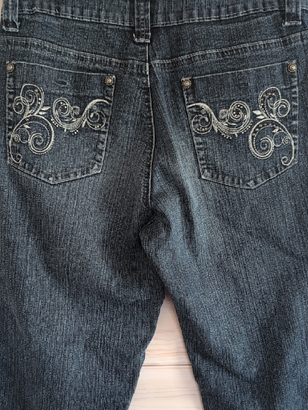 V.H.S. Straight-Leg High-Rise Women’s Jeans Sz 8 Washed Denim Stud Embellished